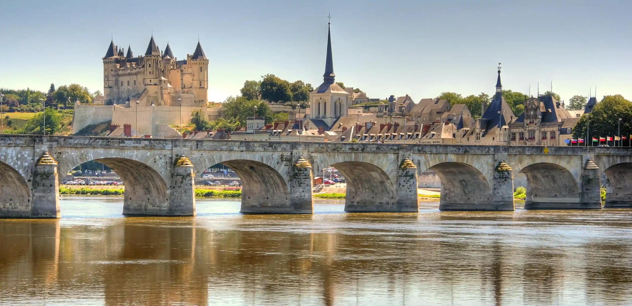APRO-SAUMUR-AdobeStock_6730904