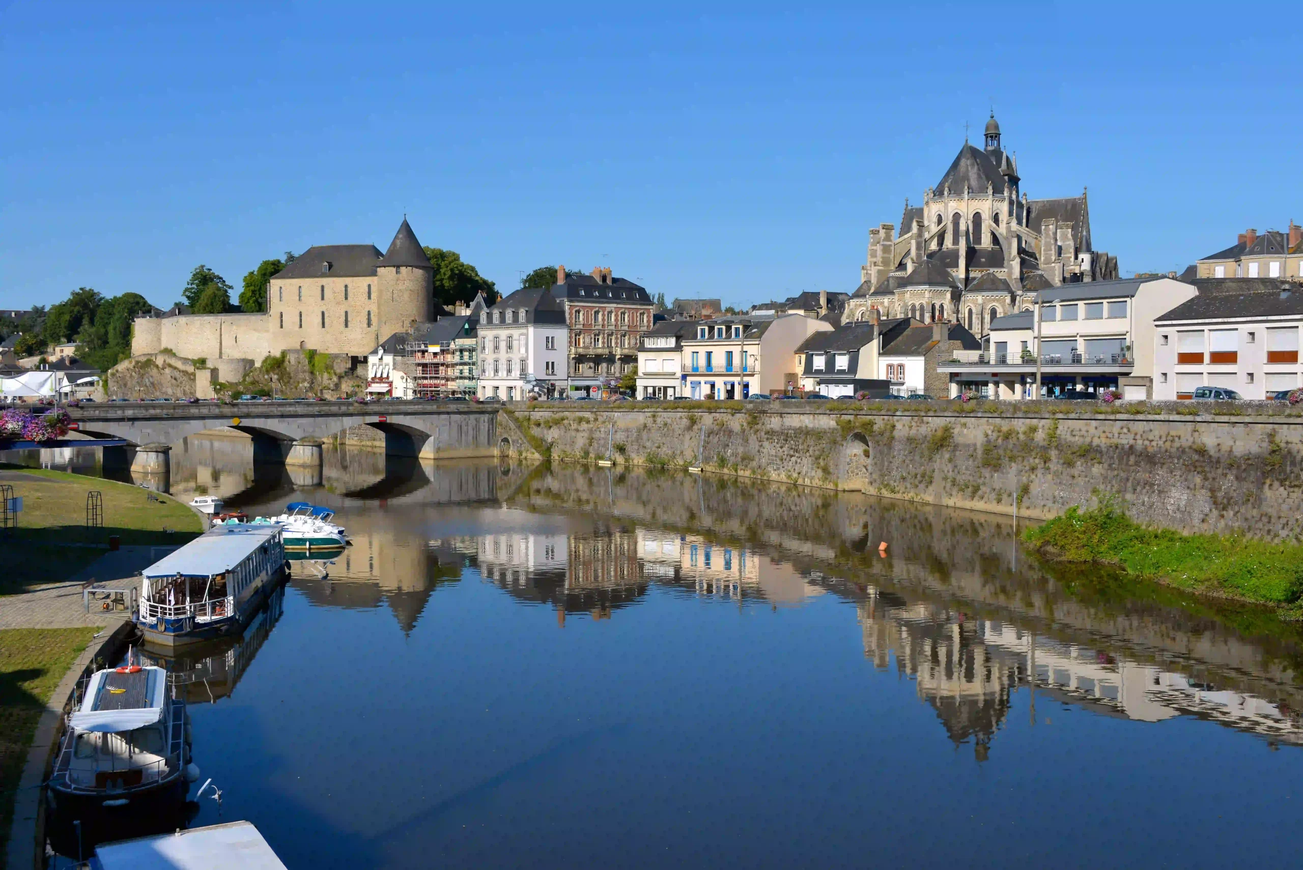 APRO-MAYENNE-AdobeStock_58887118