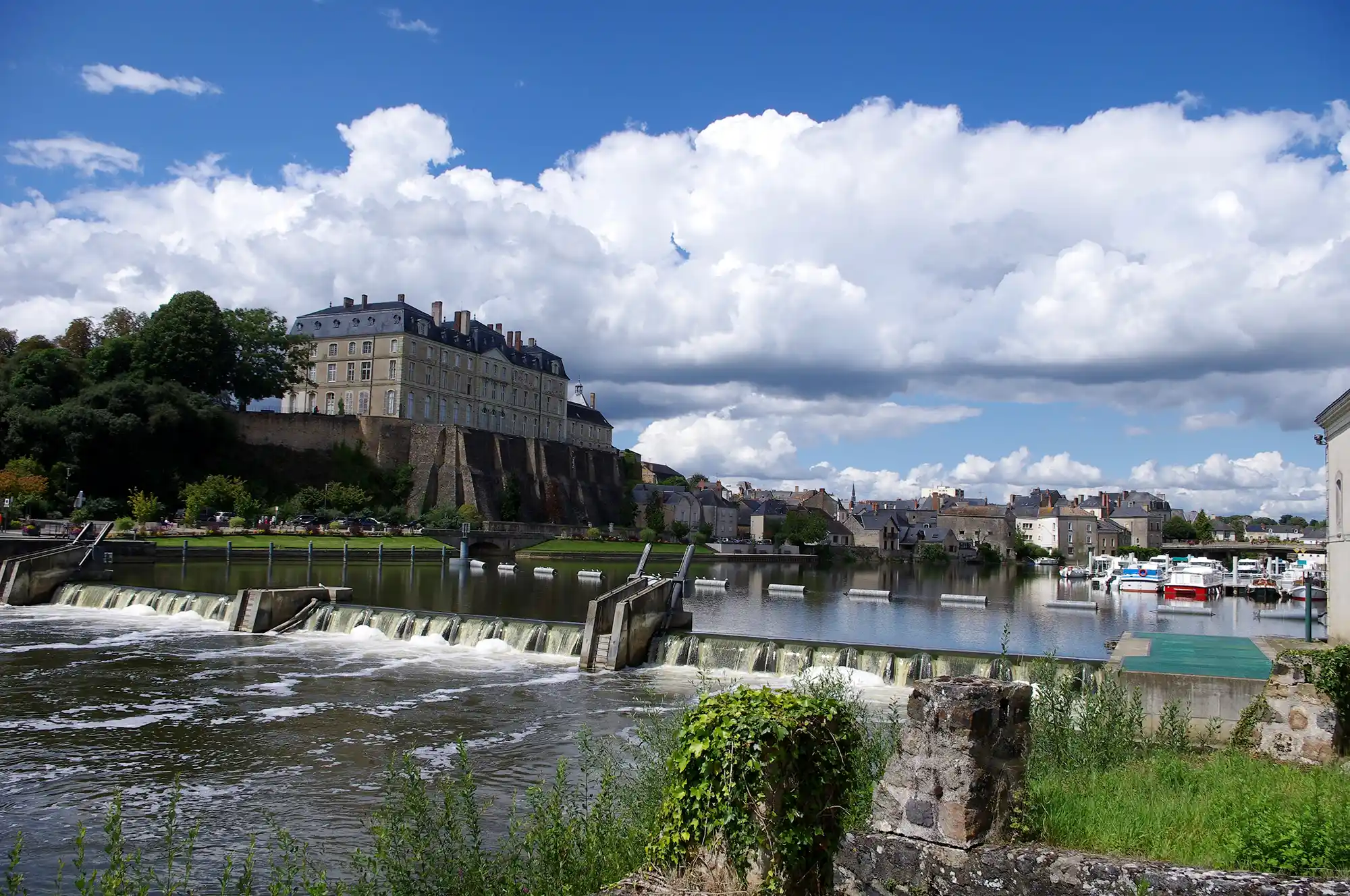 APRO-SABLE-SUR-SARTHE-AdobeStock_69140088